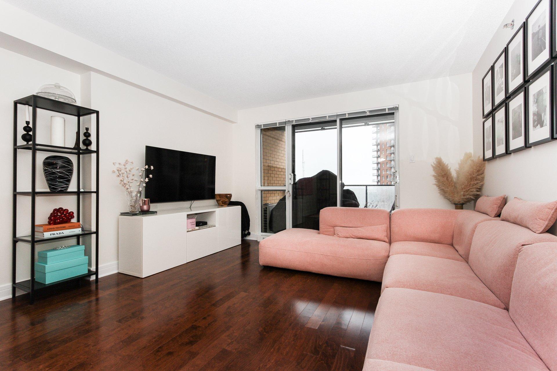 









5445


Rue de Meudon

, 609,
Montréal (Saint-Léonard),




QC
H1S0B8

