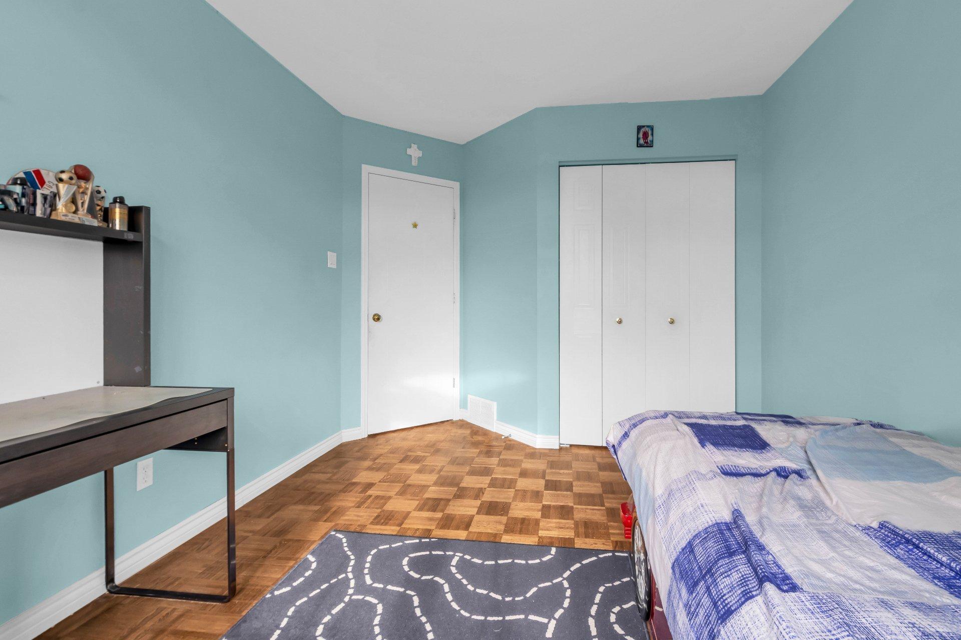 









4946


Rue Évariste-Chaurette

,
Montréal (Pierrefonds-Roxboro),




QC
H9J4E1

