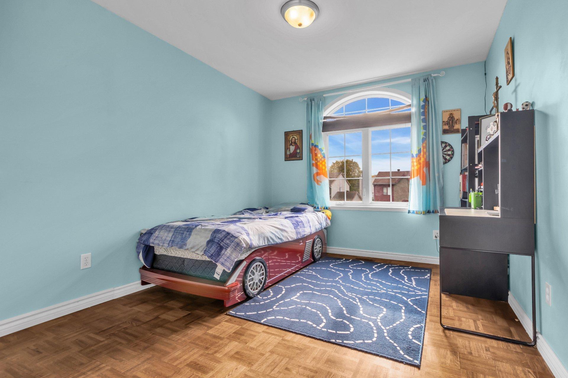 









4946


Rue Évariste-Chaurette

,
Montréal (Pierrefonds-Roxboro),




QC
H9J4E1

