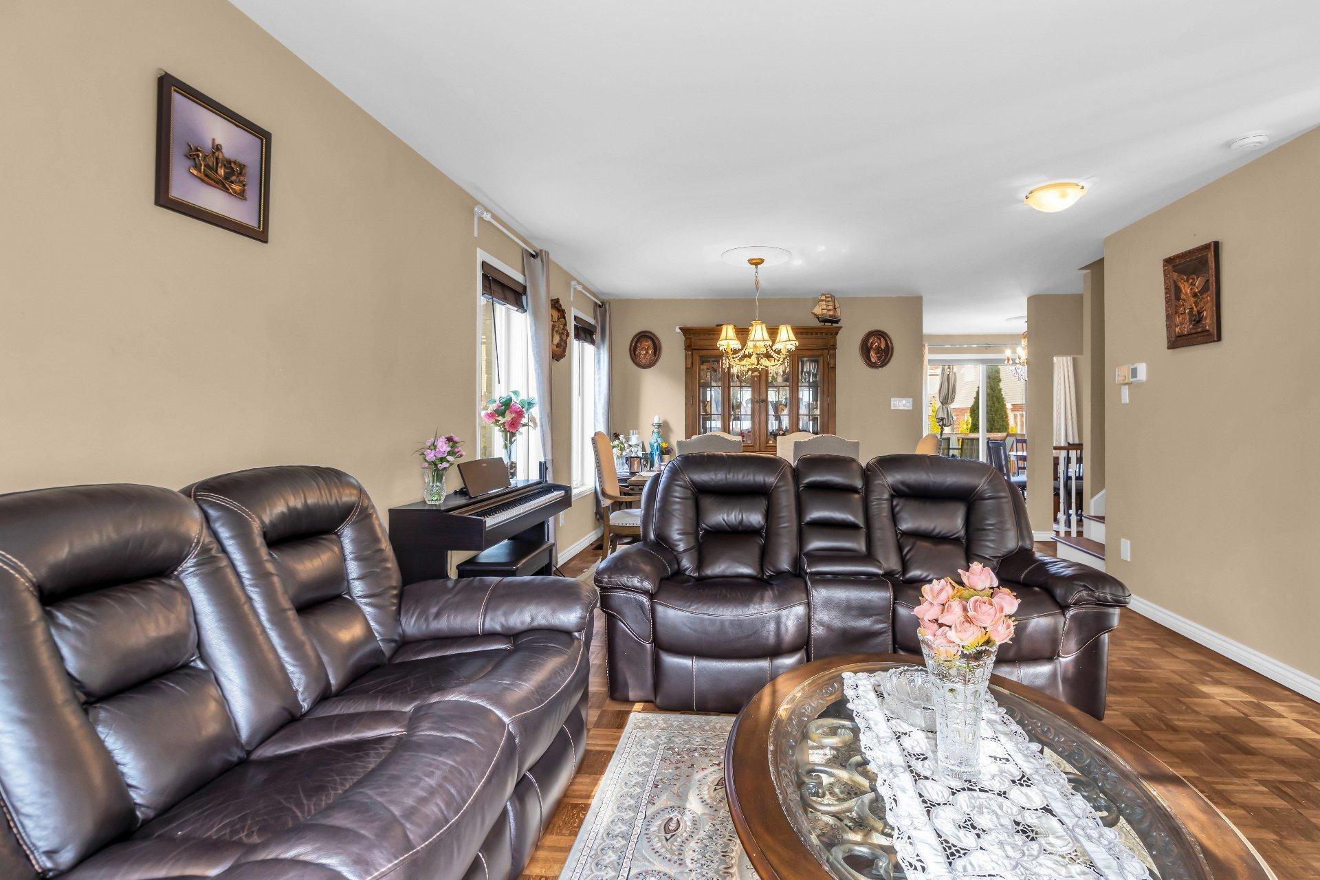 









4946


Rue Évariste-Chaurette

,
Montréal (Pierrefonds-Roxboro),




QC
H9J4E1

