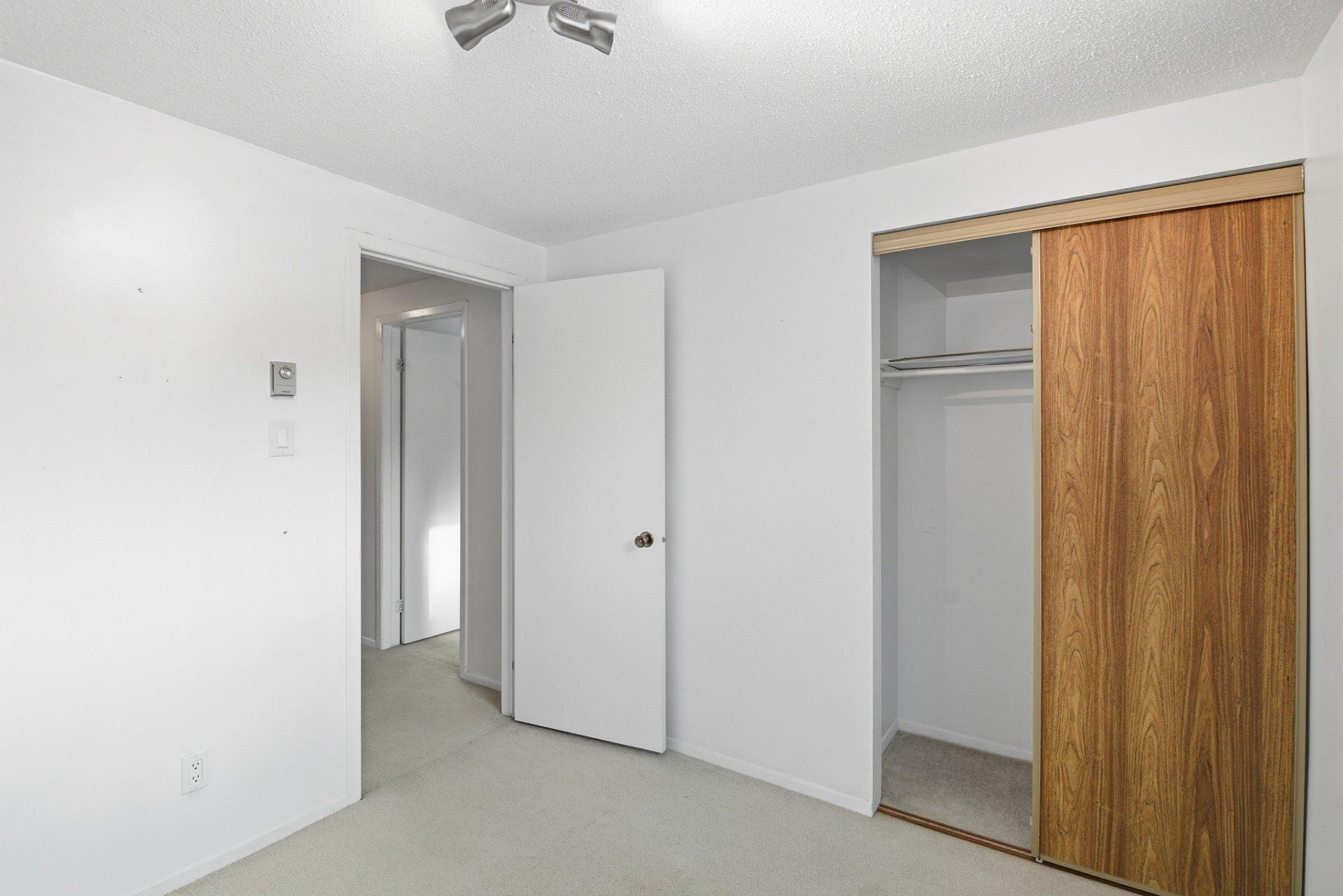 









219


Rue des Chasseurs

,
Gatineau (Aylmer),




QC
J9J2J1

