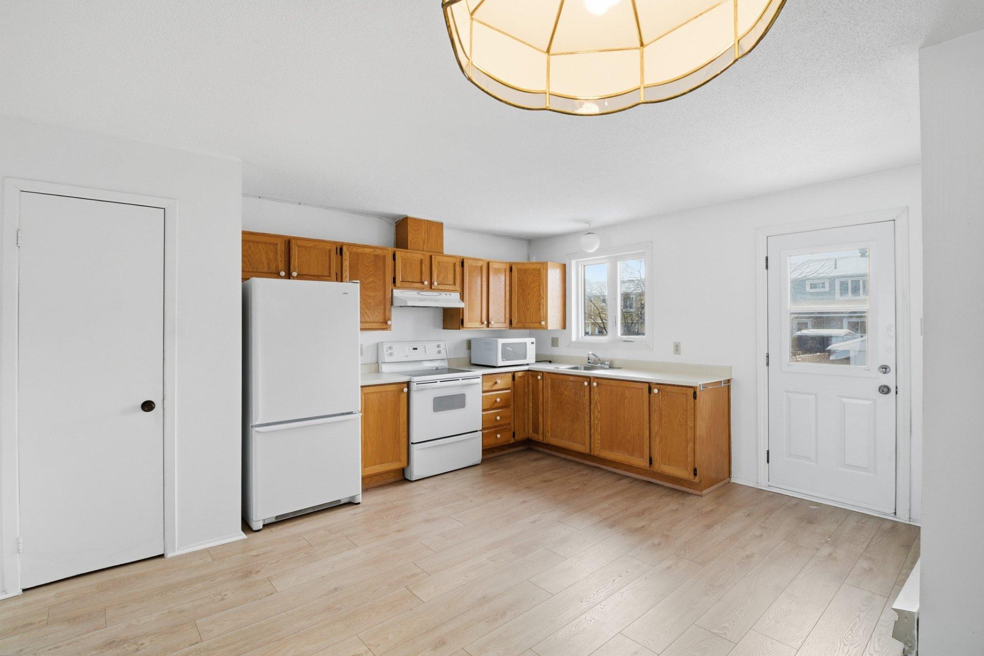 









219


Rue des Chasseurs

,
Gatineau (Aylmer),




QC
J9J2J1

