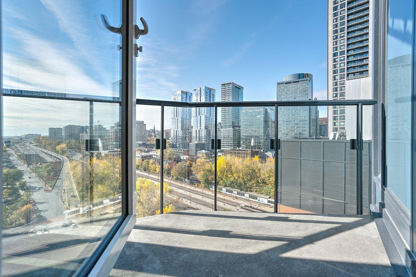 









1288


Rue St-Antoine O.

, 713,
Montréal (Ville-Marie),




QC
H3C0X6

