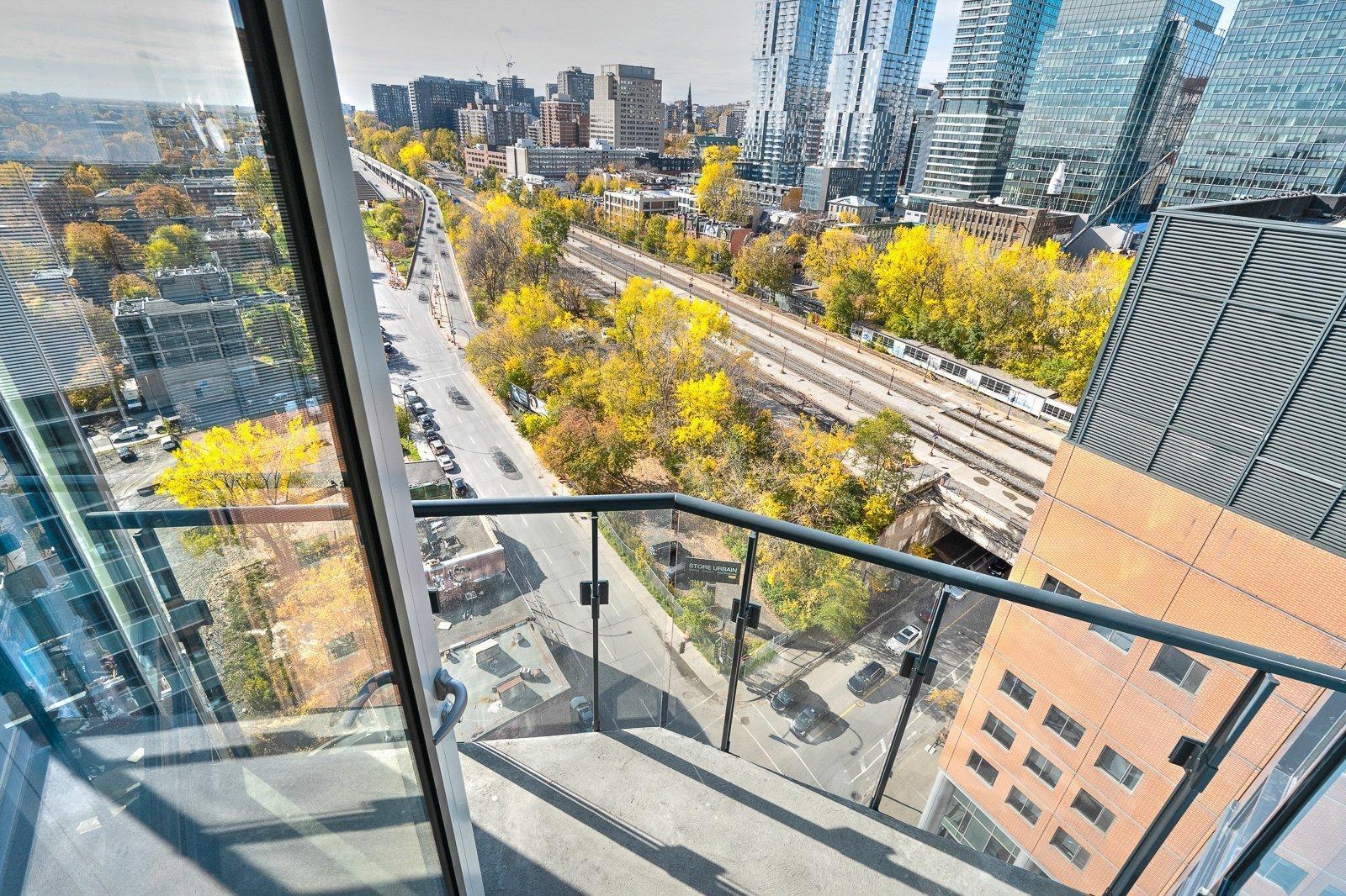 









1288


Rue St-Antoine O.

, 713,
Montréal (Ville-Marie),




QC
H3C0X6

