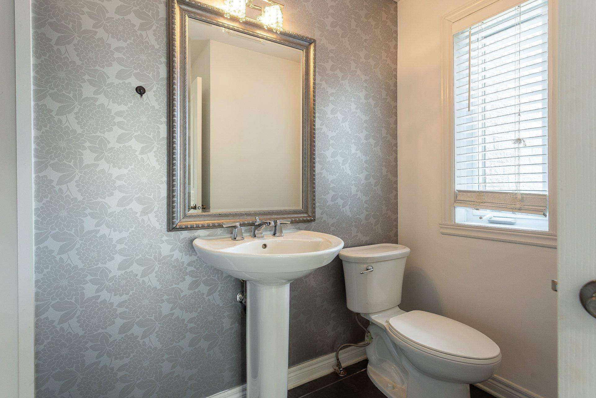 









111


Rue Jean-Paul-Lemieux

,
Notre-Dame-de-l'Île-Perrot,




QC
J7W1P4

