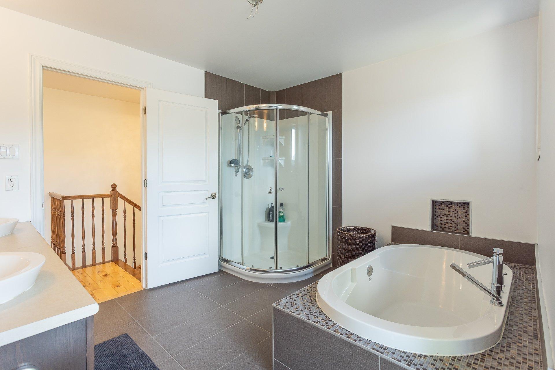 









111


Rue Jean-Paul-Lemieux

,
Notre-Dame-de-l'Île-Perrot,




QC
J7W1P4

