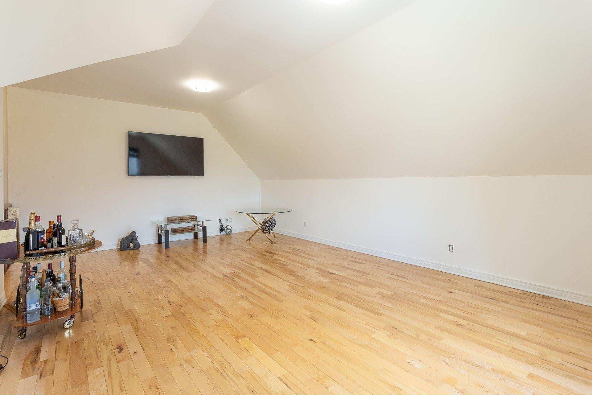 









111


Rue Jean-Paul-Lemieux

,
Notre-Dame-de-l'Île-Perrot,




QC
J7W1P4

