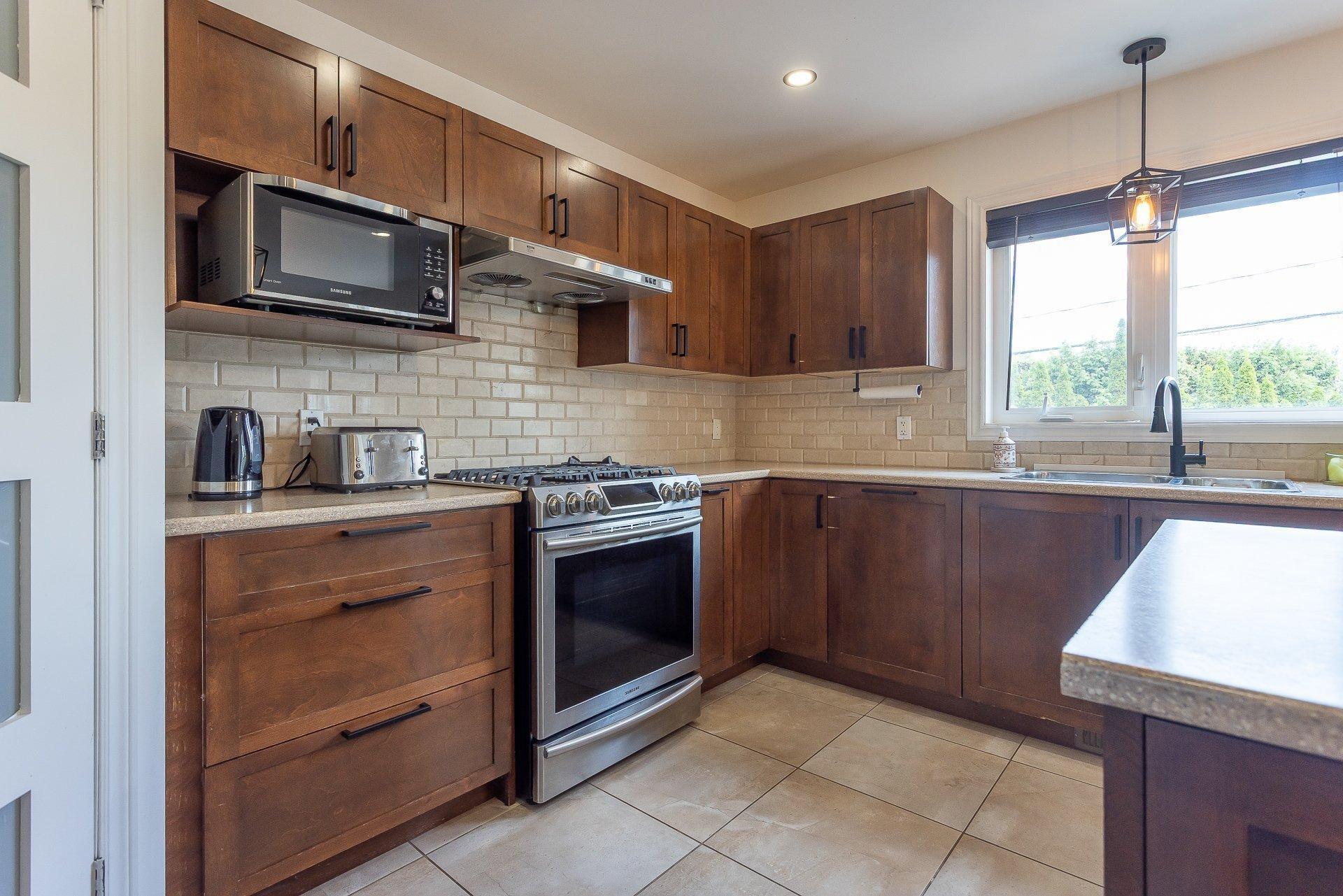 









111


Rue Jean-Paul-Lemieux

,
Notre-Dame-de-l'Île-Perrot,




QC
J7W1P4

