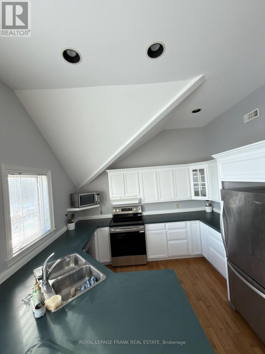 












UPPER - 64 PARK ROAD N

,
Oshawa (McLaughlin),




Ontario
L1J4L1

