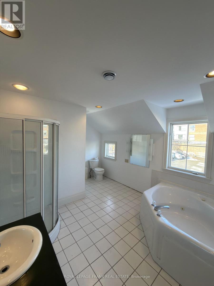 












UPPER - 64 PARK ROAD N

,
Oshawa (McLaughlin),




Ontario
L1J4L1

