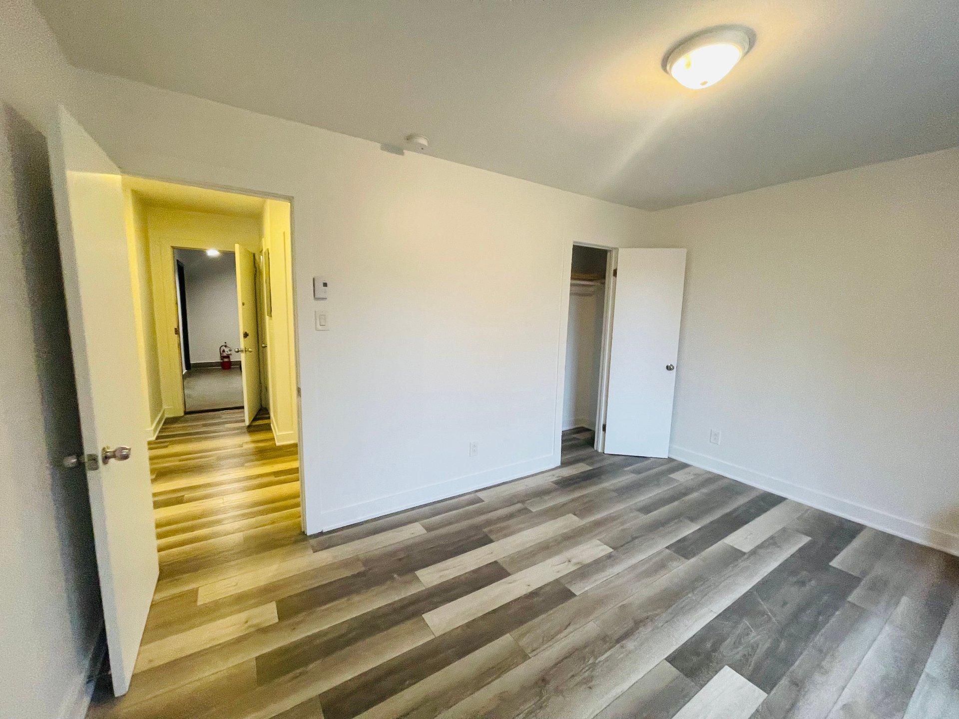 









4830


Av. Barclay

, 6,
Montréal (Côte-des-Neiges/Notre-Dame-de-Grâce),




QC
H3W1C9

