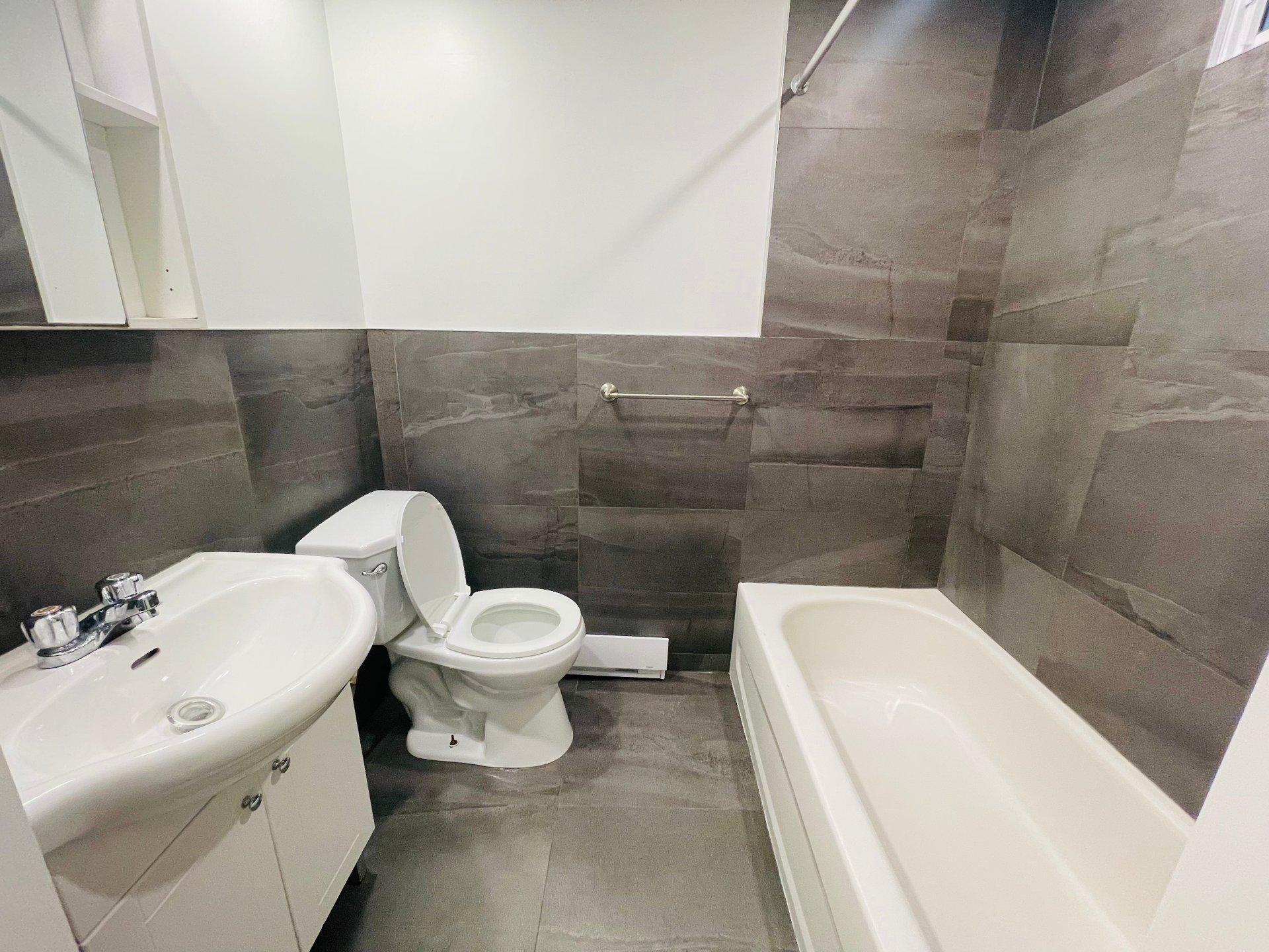 









4830


Av. Barclay

, 6,
Montréal (Côte-des-Neiges/Notre-Dame-de-Grâce),




QC
H3W1C9

