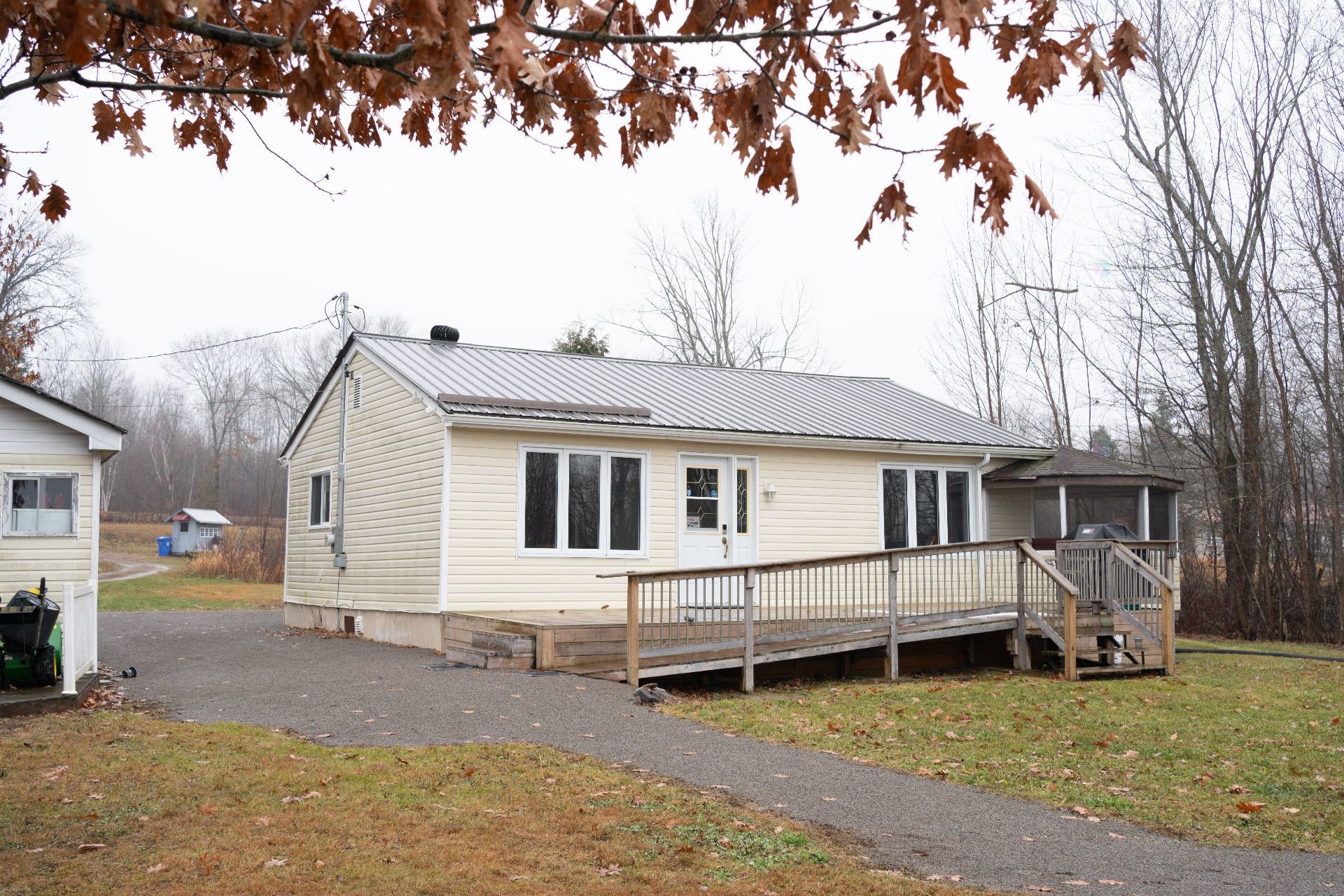 









16


Ch. Blue Jay

,
L'Isle-aux-Allumettes,




QC
J0X1M0

