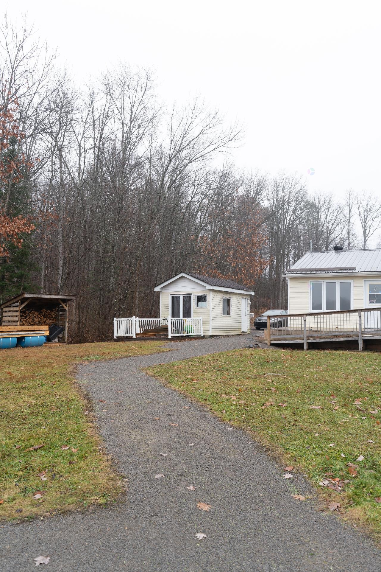 









16


Ch. Blue Jay

,
L'Isle-aux-Allumettes,




QC
J0X1M0

