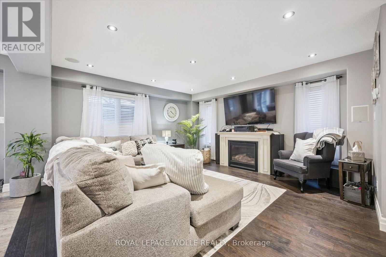 












78 WOODBERRY CRESCENT

,
Woolwich,




Ontario
N3B0C5

