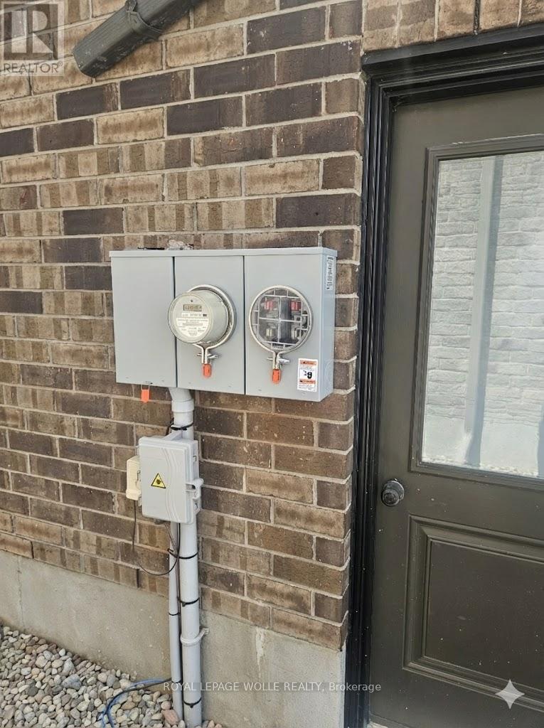 












78 WOODBERRY CRESCENT

,
Woolwich,




Ontario
N3B0C5

