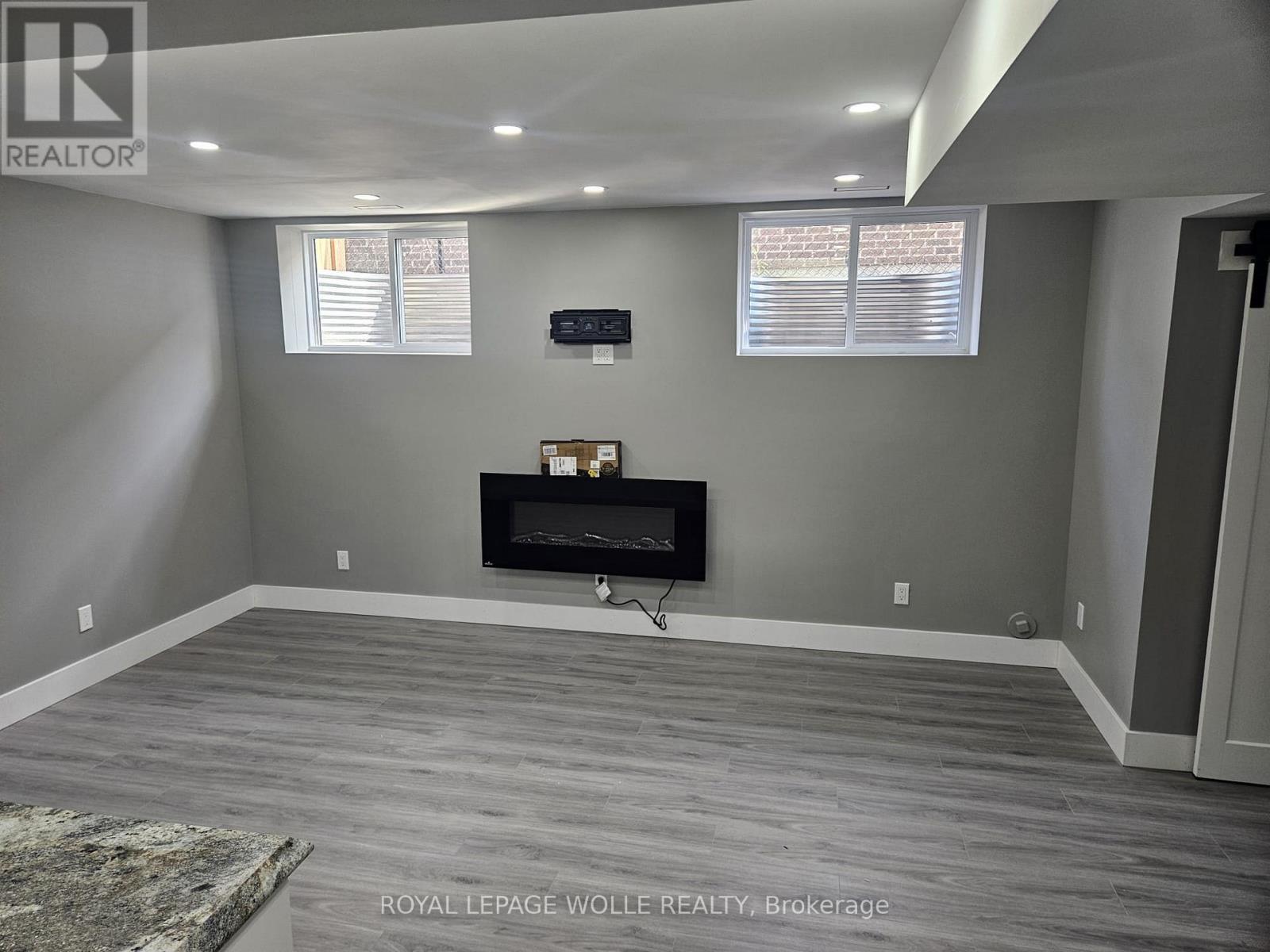 












78 WOODBERRY CRESCENT

,
Woolwich,




Ontario
N3B0C5

