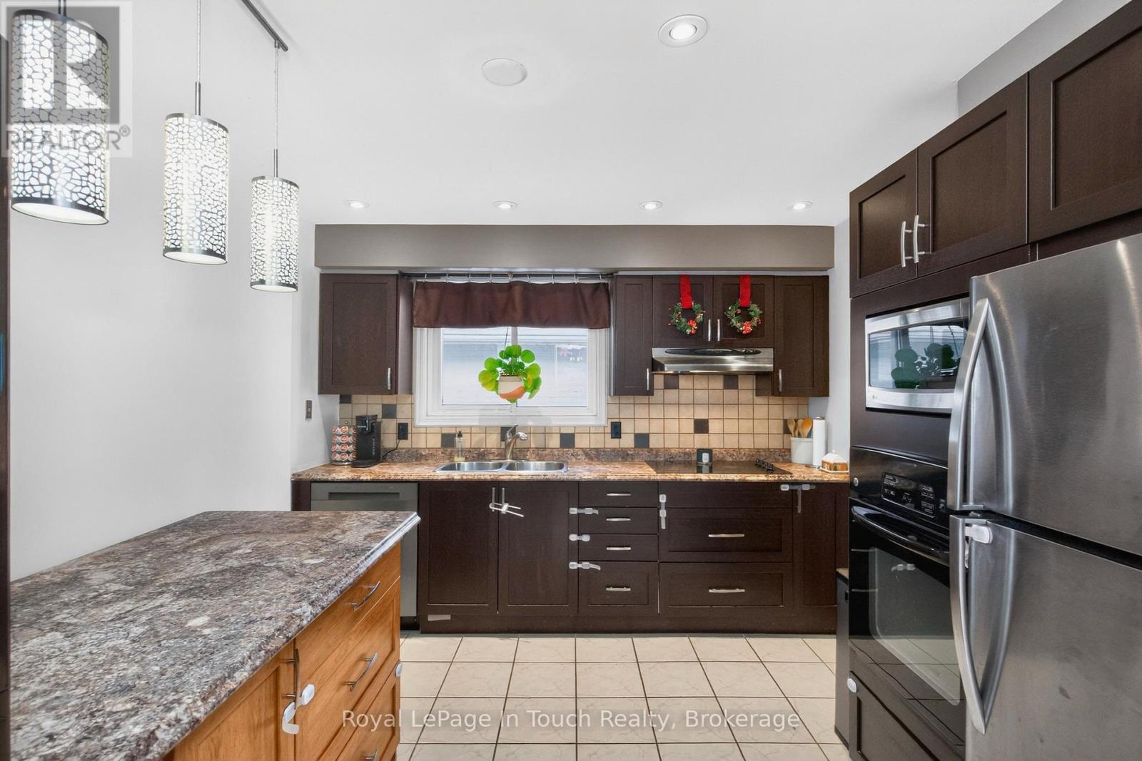 












958 MONTREAL STREET

,
Midland,




Ontario
L4R1H2

