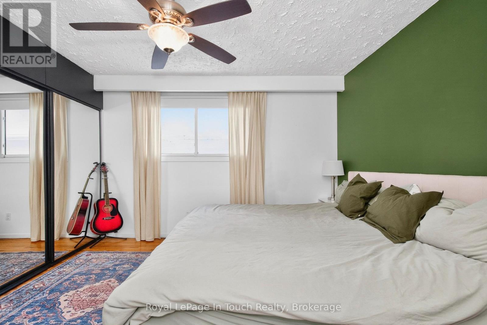 












958 MONTREAL STREET

,
Midland,




Ontario
L4R1H2

