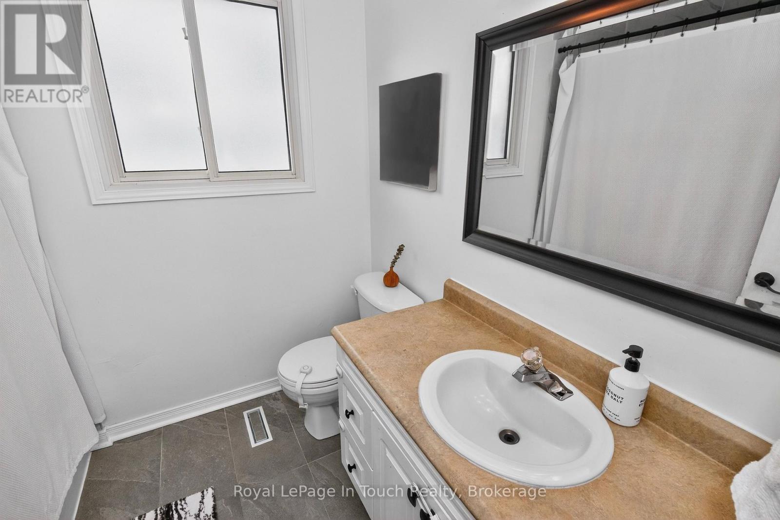 












958 MONTREAL STREET

,
Midland,




Ontario
L4R1H2

