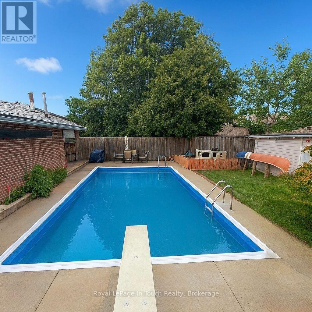 












958 MONTREAL STREET

,
Midland,




Ontario
L4R1H2

