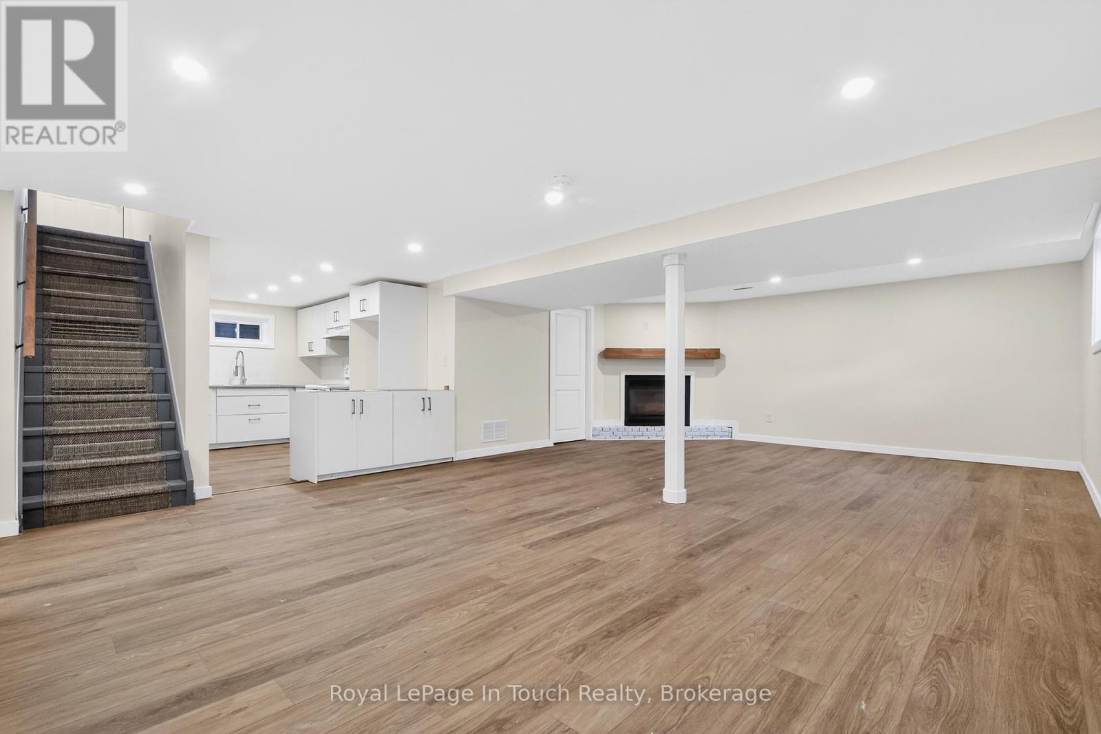 












958 MONTREAL STREET

,
Midland,




Ontario
L4R1H2

