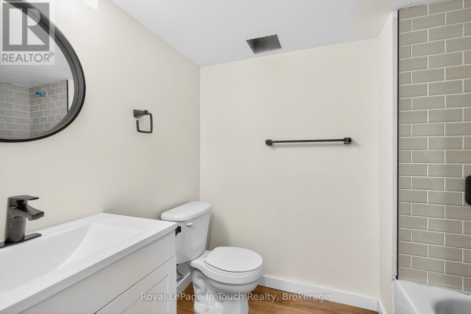 












958 MONTREAL STREET

,
Midland,




Ontario
L4R1H2

