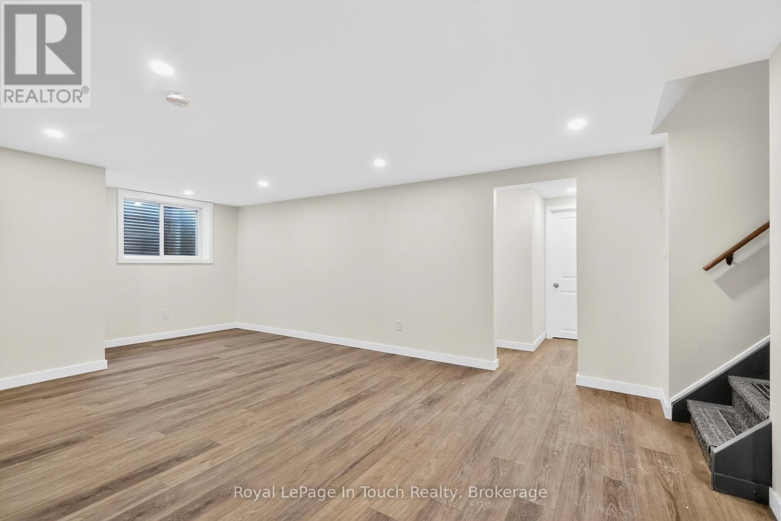 












958 MONTREAL STREET

,
Midland,




Ontario
L4R1H2

