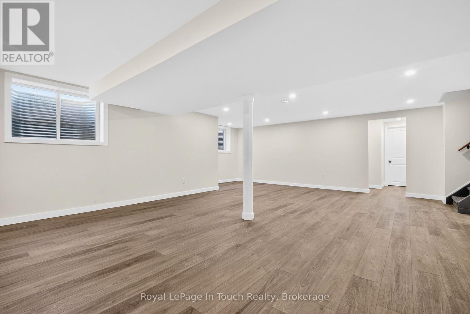 












958 MONTREAL STREET

,
Midland,




Ontario
L4R1H2

