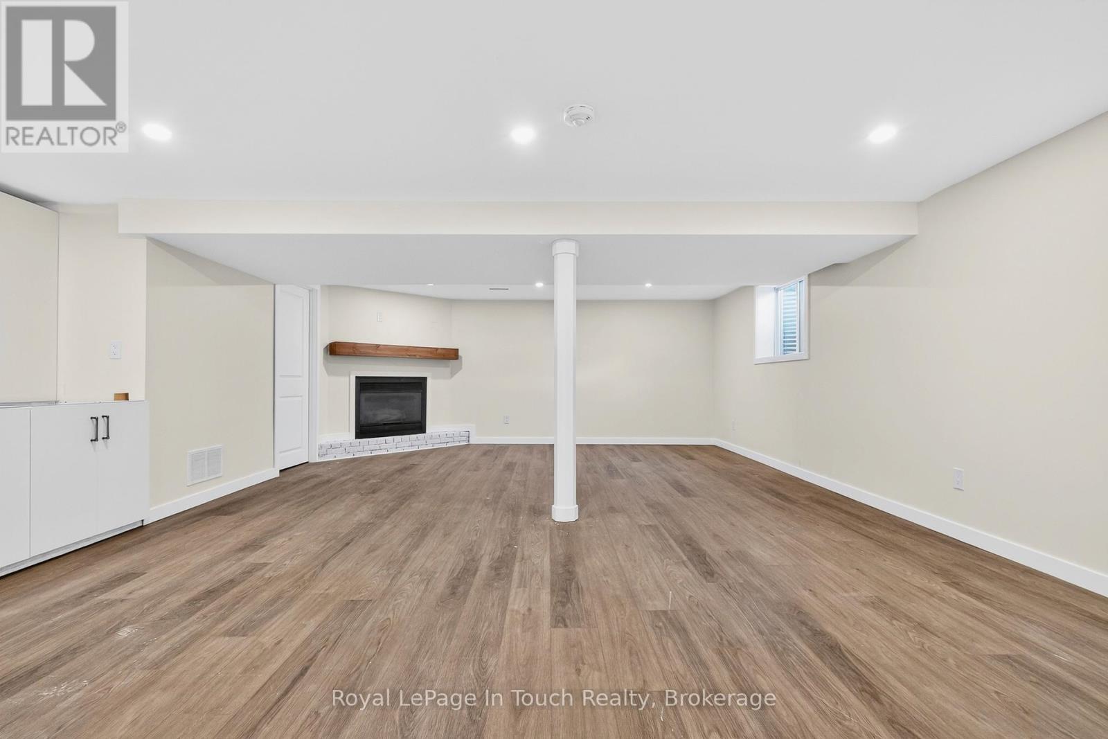 












958 MONTREAL STREET

,
Midland,




Ontario
L4R1H2

