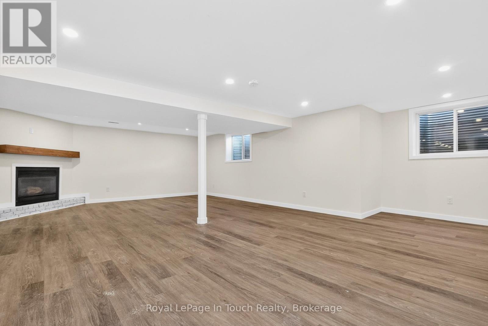 












958 MONTREAL STREET

,
Midland,




Ontario
L4R1H2

