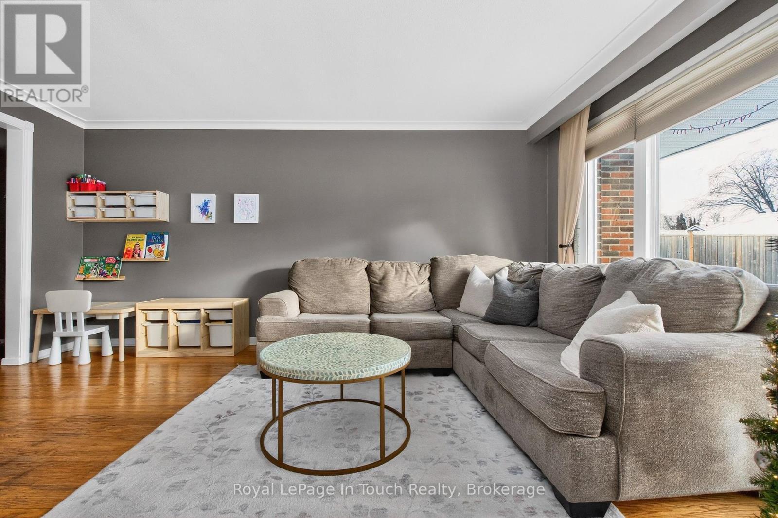 












958 MONTREAL STREET

,
Midland,




Ontario
L4R1H2

