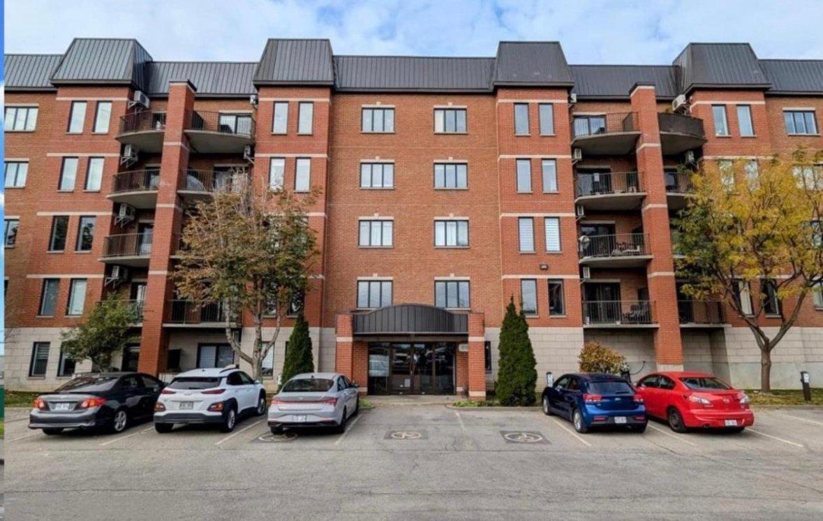 









325

 - 222


Rue Éricka

,
Laval (Fabreville),




QC
H7P5S2

