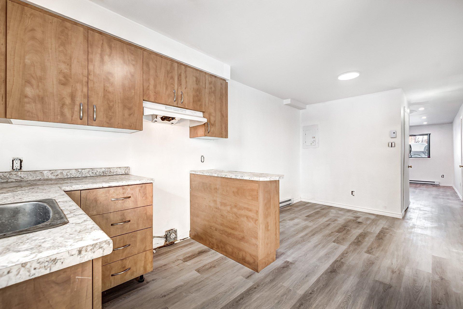 









6396


Rue Villeneuve

, 2,
Montréal (Montréal-Nord),




QC
H1G1M4

