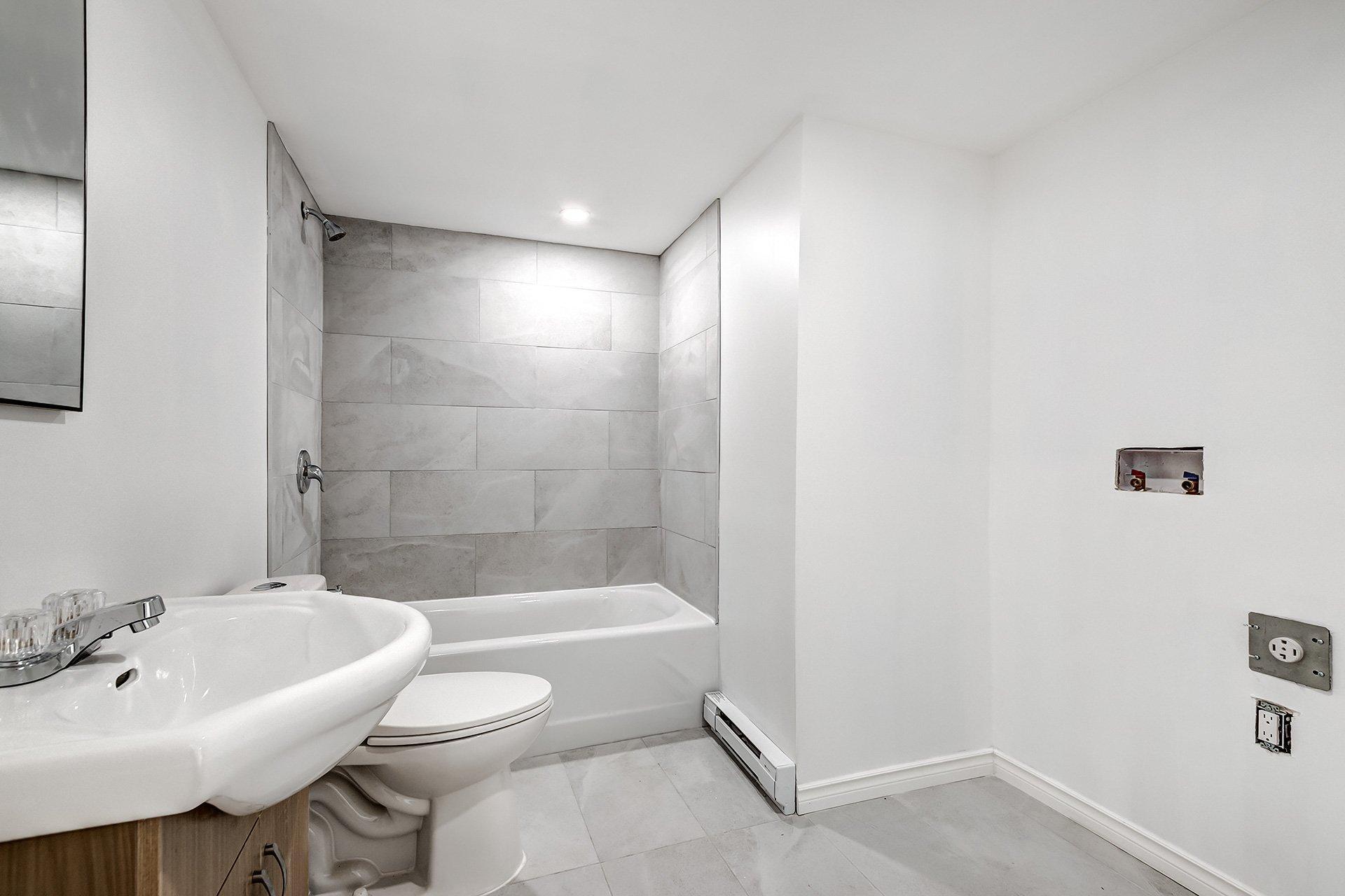 









6396


Rue Villeneuve

, 2,
Montréal (Montréal-Nord),




QC
H1G1M4

