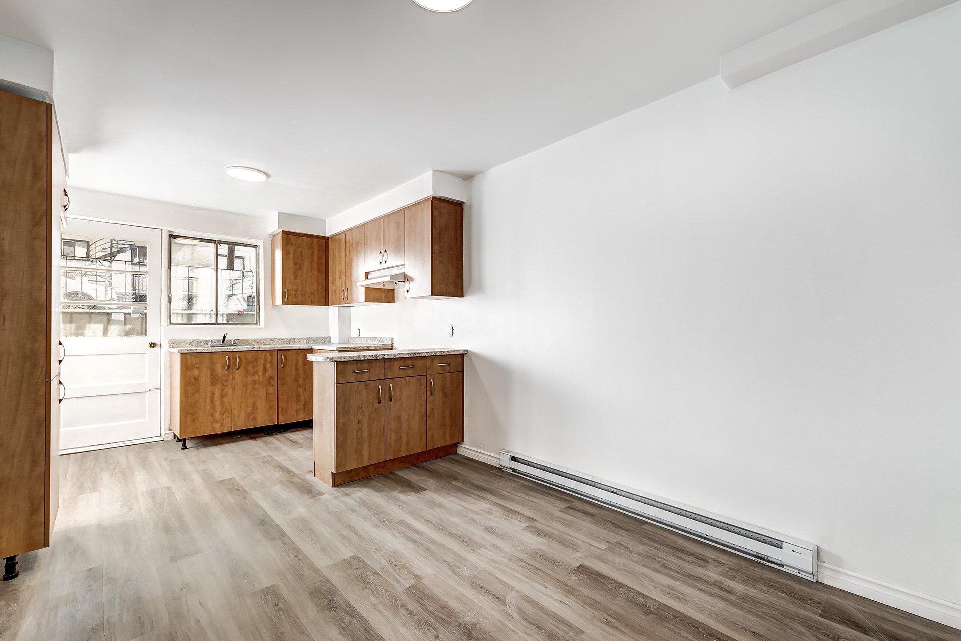 









6396


Rue Villeneuve

, 2,
Montréal (Montréal-Nord),




QC
H1G1M4

