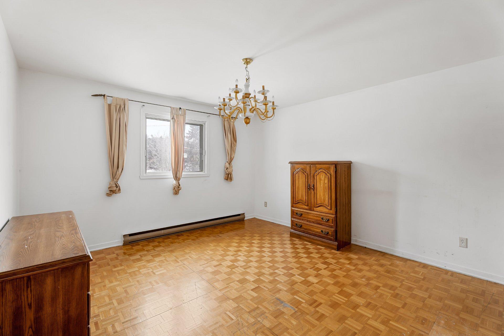 









101


16e Rue

,
Laval (Laval-des-Rapides),




QC
H7N5C8

