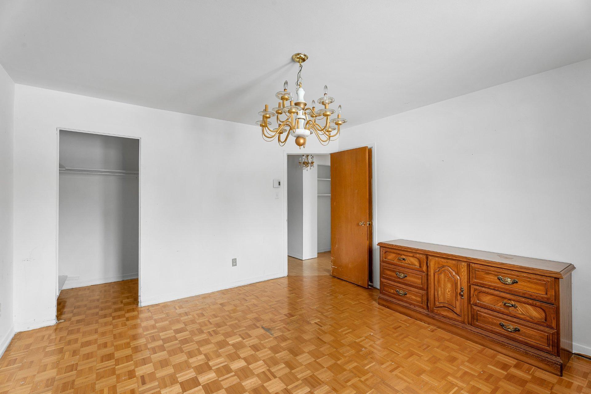 









101


16e Rue

,
Laval (Laval-des-Rapides),




QC
H7N5C8

