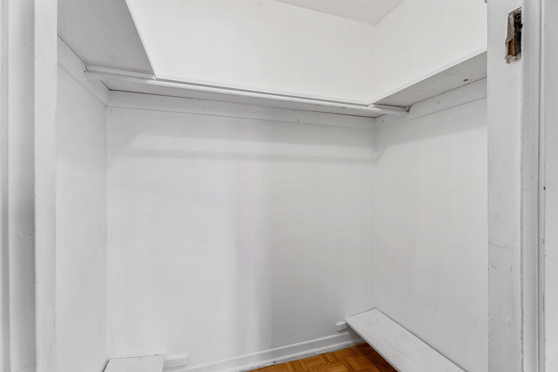 









101


16e Rue

,
Laval (Laval-des-Rapides),




QC
H7N5C8

