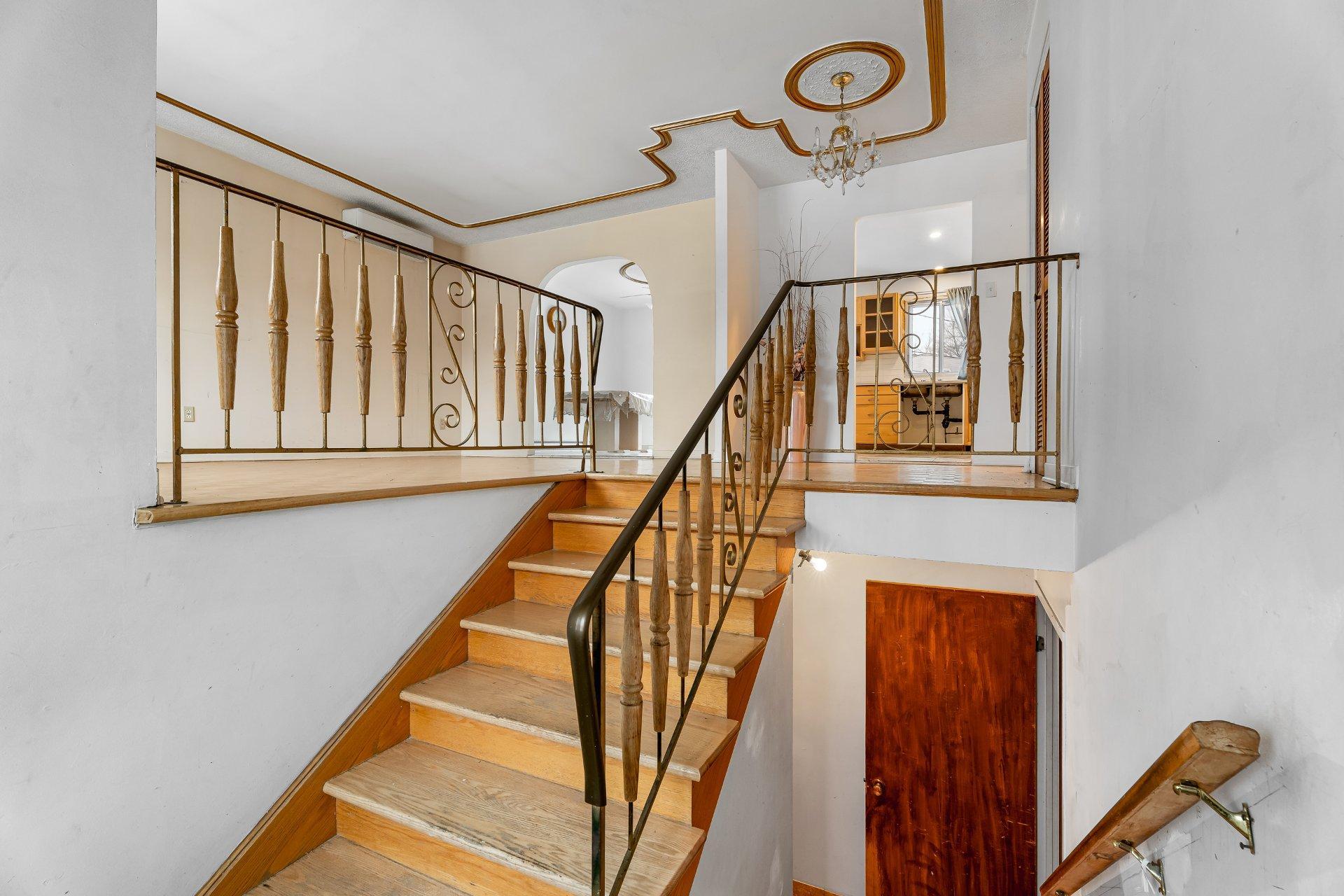 









101


16e Rue

,
Laval (Laval-des-Rapides),




QC
H7N5C8

