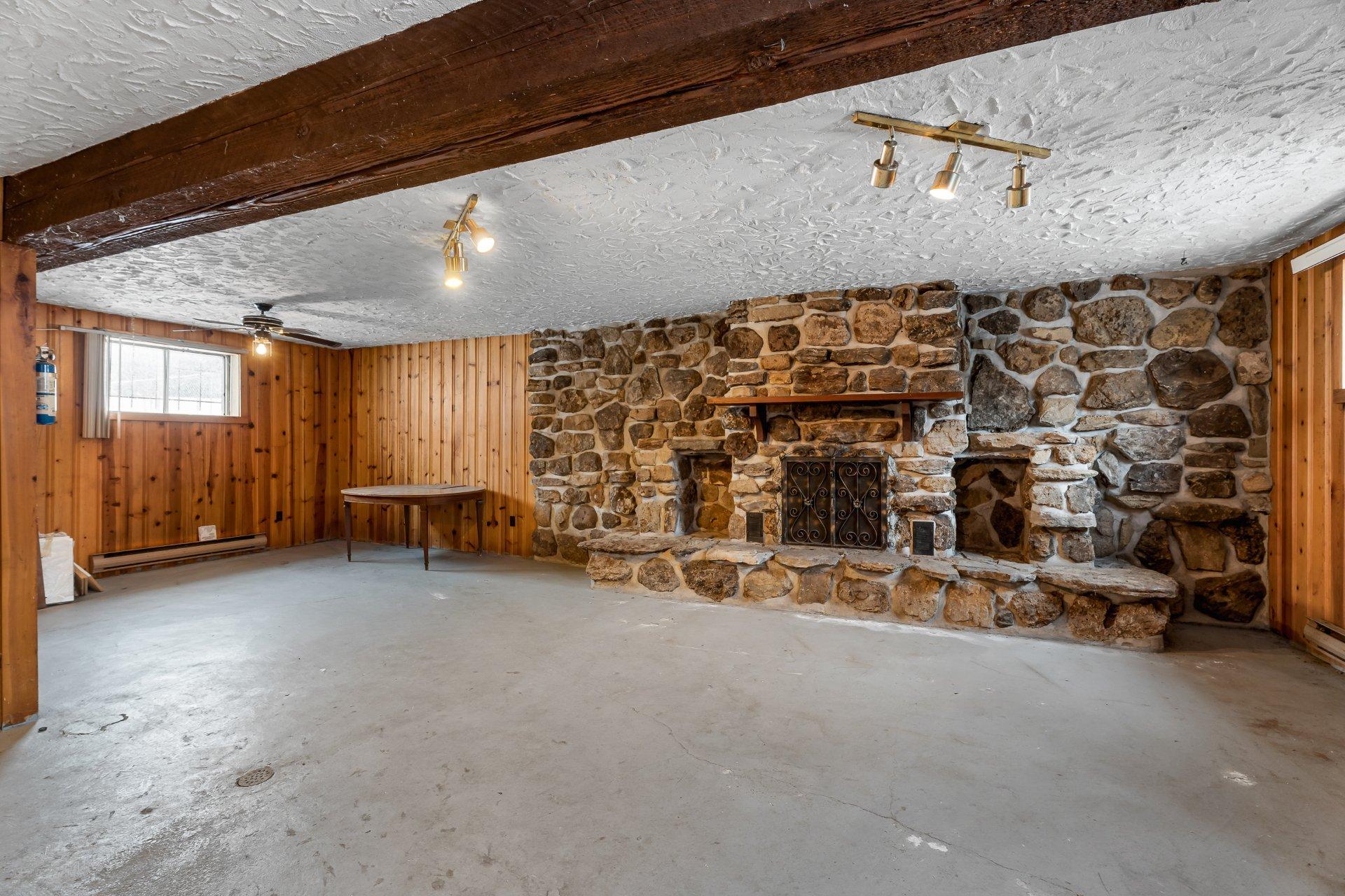 









101


16e Rue

,
Laval (Laval-des-Rapides),




QC
H7N5C8

