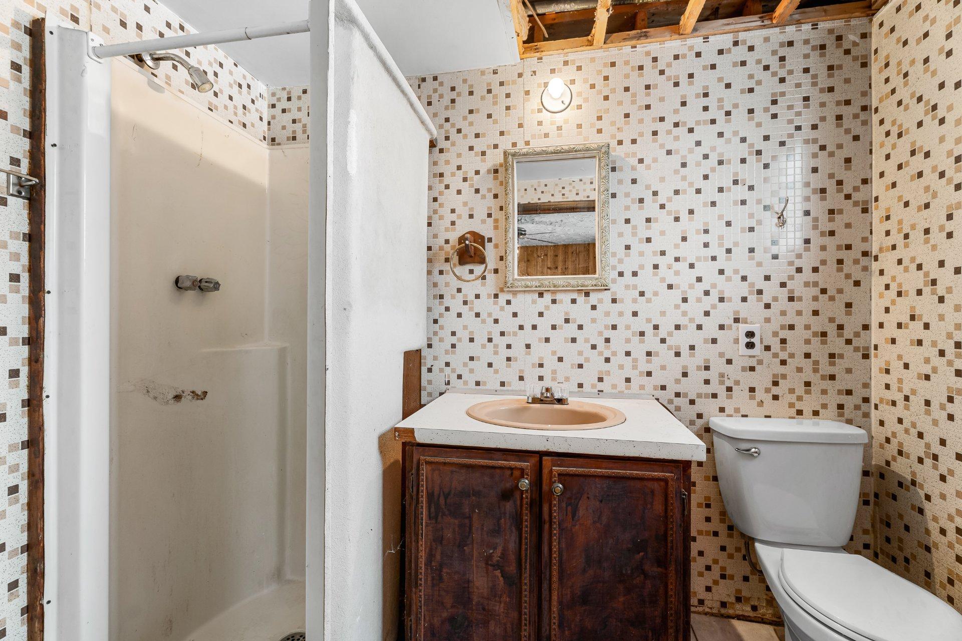 









101


16e Rue

,
Laval (Laval-des-Rapides),




QC
H7N5C8

