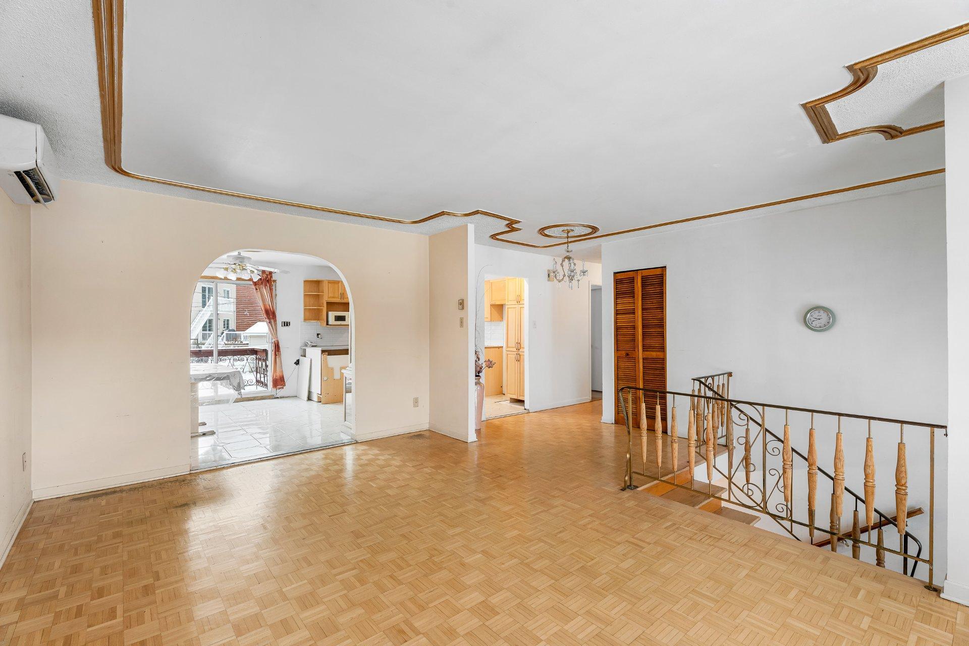 









101


16e Rue

,
Laval (Laval-des-Rapides),




QC
H7N5C8

