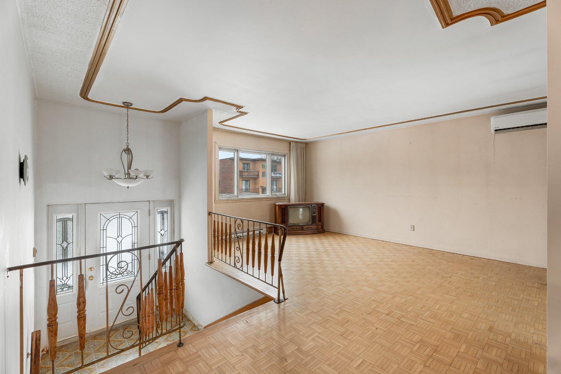 









101


16e Rue

,
Laval (Laval-des-Rapides),




QC
H7N5C8

