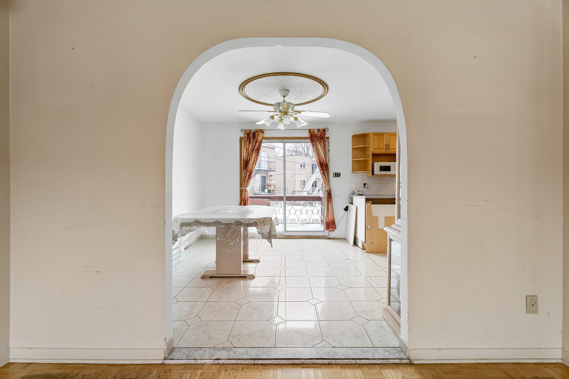 









101


16e Rue

,
Laval (Laval-des-Rapides),




QC
H7N5C8

