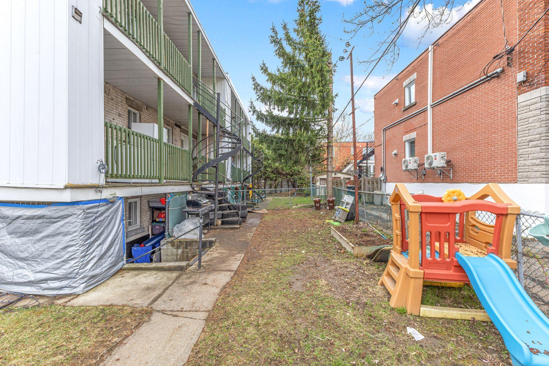 









3835


Rue Fleury E.

,
Montréal (Montréal-Nord),




QC
H1H2T3

