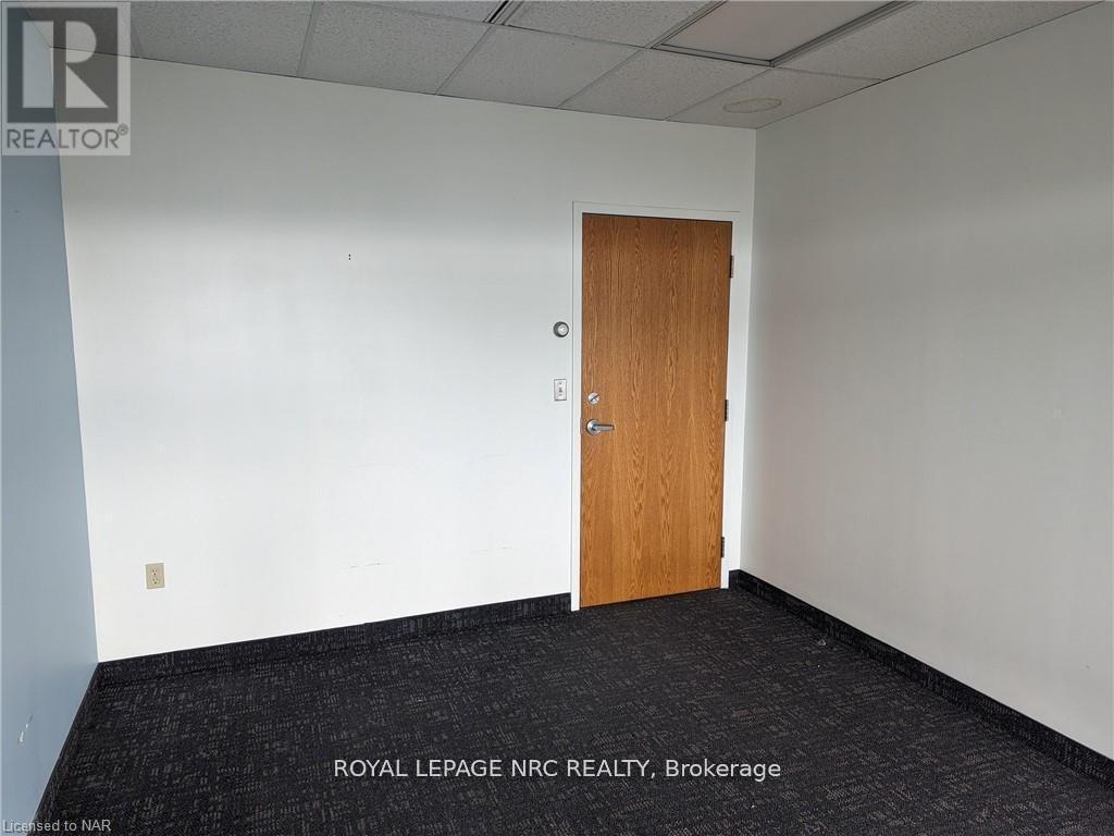 












702 - 43 CHURCH STREET W

,
St. Catharines (Downtown),




Ontario
L2R7E1

