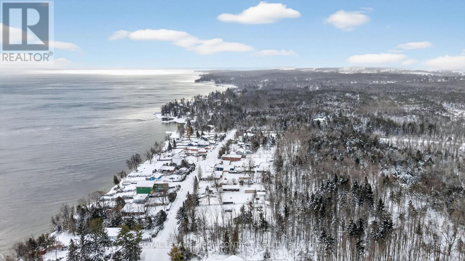 












2266 LAKESHORE ROAD E

,
Oro-Medonte,







Ontario
L0L1T0

