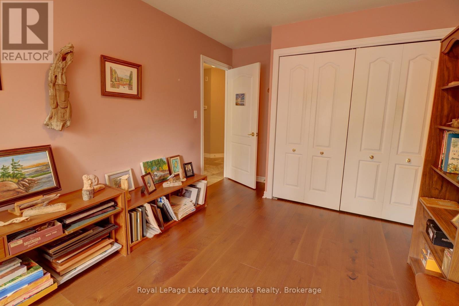 












106 - 31 DAIRY LANE

,
Huntsville (Chaffey),




Ontario
P1H2L7

