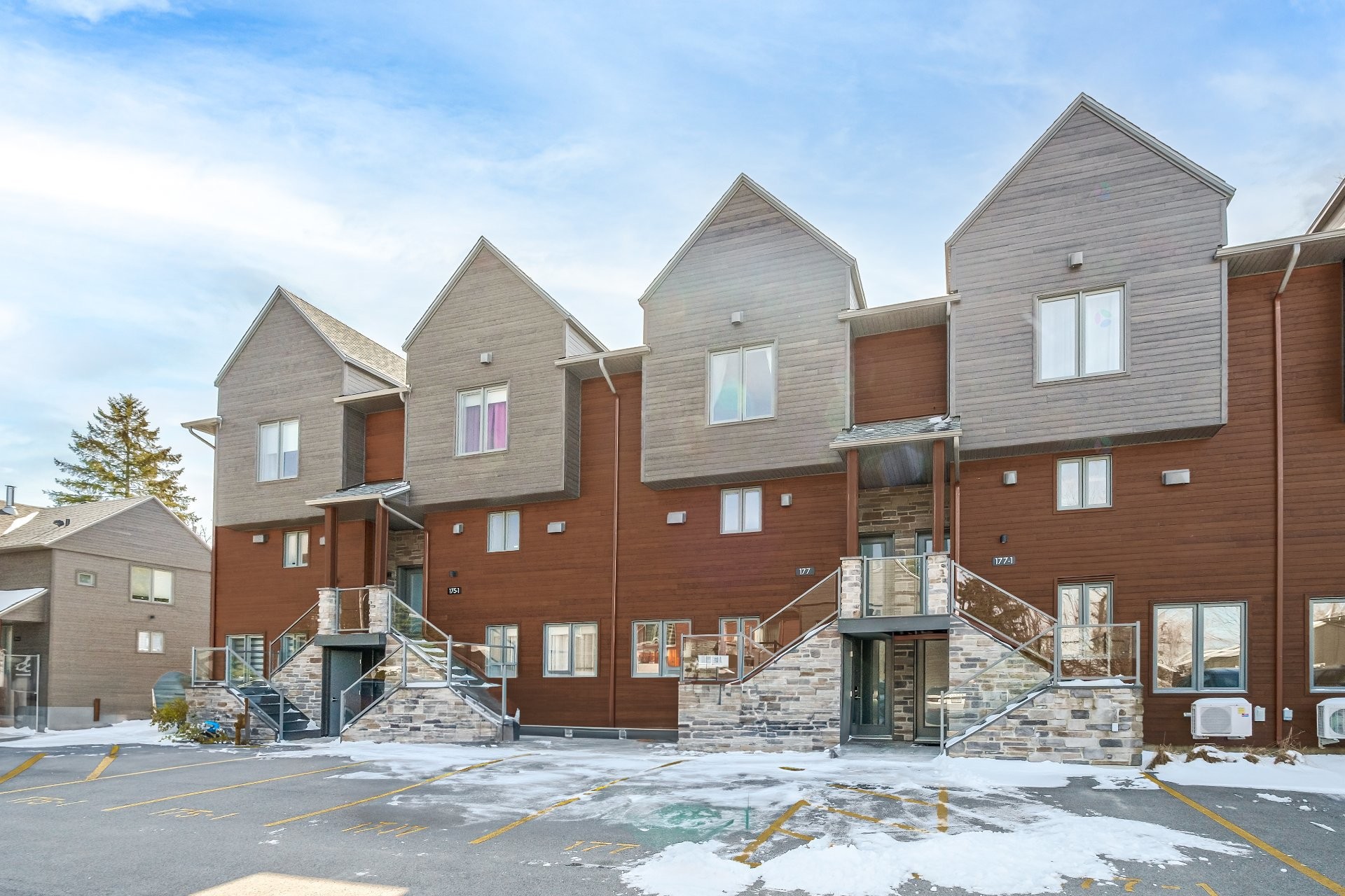 









177


Rue Dorchester

,
Bromont,




QC
J2L1P9

